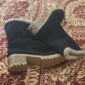 Black calf mid boots. Sz 40 EU.